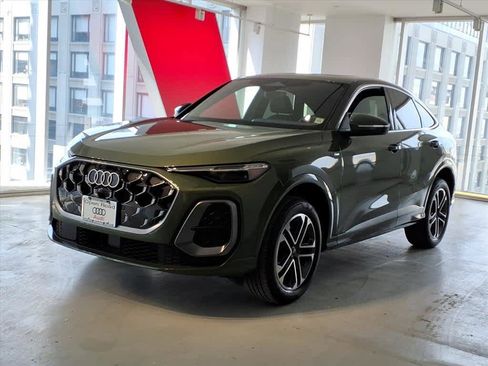 Certified 2025 Audi Q5 Premium Plus w/ Premium Plus image 1