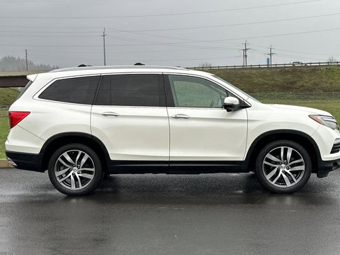 Used 2017 Honda Pilot Touring image 2