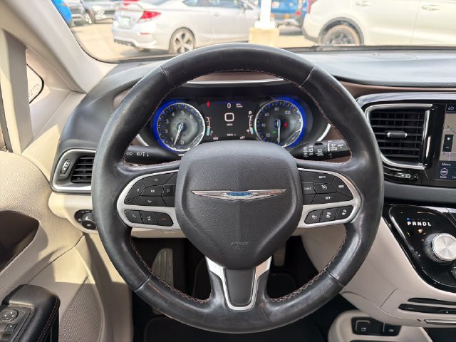 Used 2018 Chrysler Pacifica Touring-L Plus FWD image 10