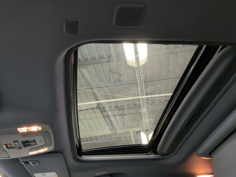 Used 2023 Toyota Sienna Platinum image 28