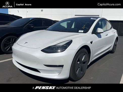 Used 2023 Tesla Model 3 Standard Range image 1