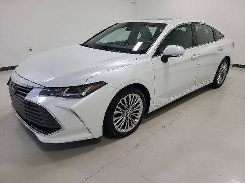 Used 2019 Toyota Avalon Limited w/ Advanced Safety Package FWD image 12