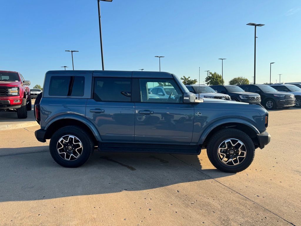Used 2025 Ford Bronco Outer Banks AWD/4WD image 2