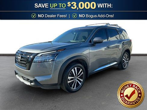 Used 2024 Nissan Pathfinder Platinum image 1