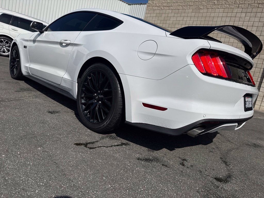 Used 2017 Ford Mustang GT Premium w/ GT Performance Package RWD image 4