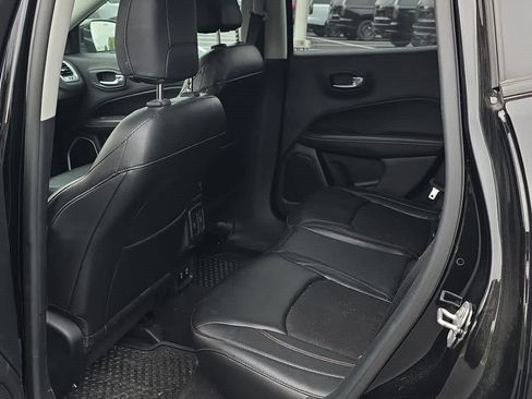 Used 2018 Jeep Compass Latitude w/ Popular Equipment Group AWD/4WD image 6