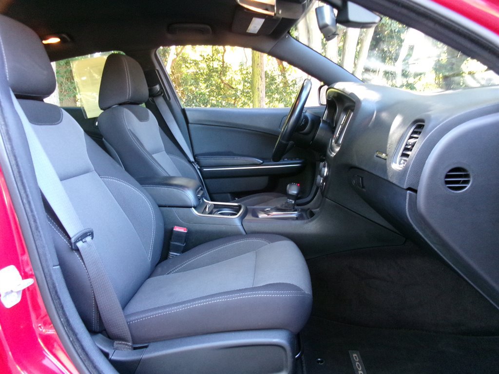 Used 2016 Dodge Charger SE RWD image 22