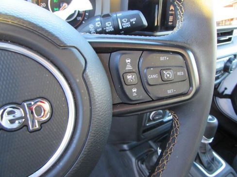 Used 2025 Jeep Wrangler Sport image 17