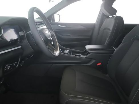 Used 2025 Jeep Grand Cherokee L Laredo w/ Luxury Tech Group I image 16