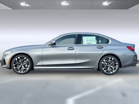 Used 2026 BMW 330i Sedan w/ Premium Package RWD image 2