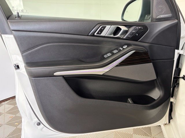 Used 2025 BMW X7 xDrive40i w/ Premium Package AWD/4WD image 10