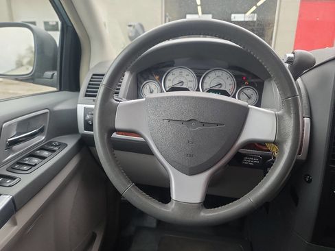 Used 2008 Chrysler Town & Country Touring w/ Trailer Tow Group FWD image 18