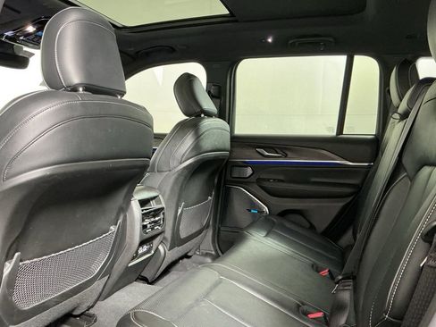 Used 2022 Jeep Grand Cherokee Overland image 25