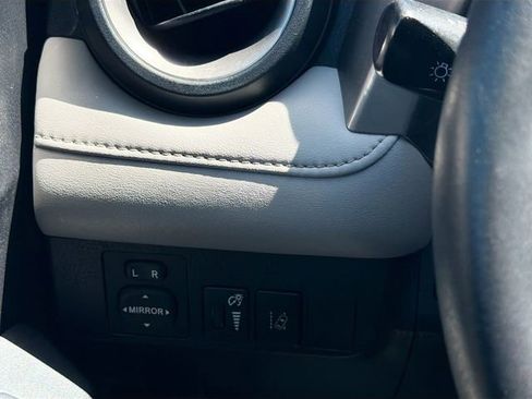 Used 2018 Toyota RAV4 XLE image 33