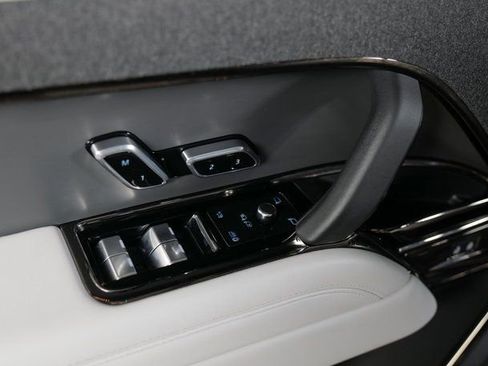 Used 2023 Land Rover Range Rover Sport SE image 25
