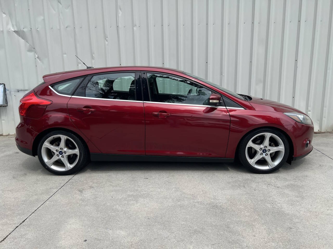 Used 2014 Ford Focus Titanium FWD image 2