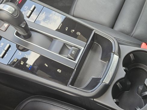 Certified 2025 Porsche Macan image 20