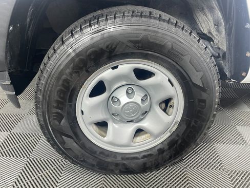 Used 2019 Toyota Tacoma SR5 image 11