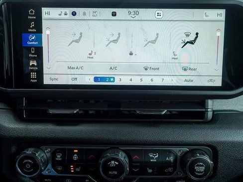 New 2025 Jeep Gladiator Sport image 12