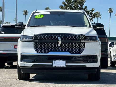 Certified 2025 Lincoln Navigator Reserve AWD/4WD image 8