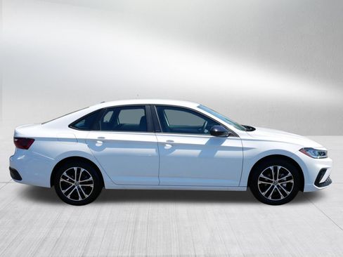 Certified 2025 Volkswagen Jetta Sport FWD image 8