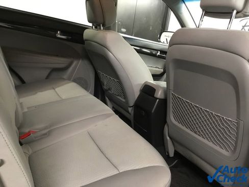 Used 2012 Kia Sorento LX w/ Third Row Pkg image 30