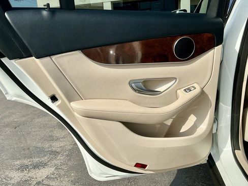 Used 2017 Mercedes-Benz GLC 300 image 29