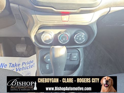 Used 2016 Jeep Renegade Latitude image 20