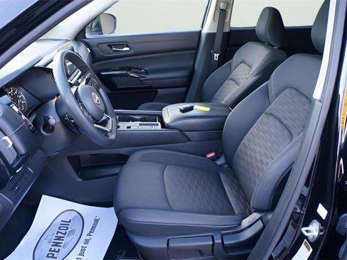 Used 2022 Nissan Pathfinder S image 17