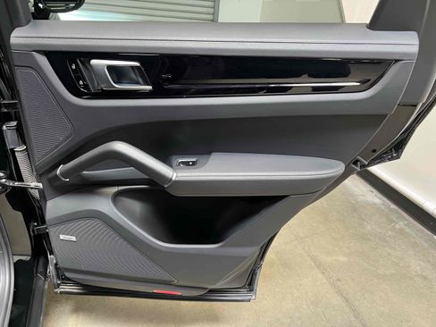 Used 2019 Porsche Cayenne S image 82