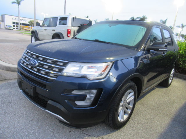 Used 2017 Ford Explorer XLT w/ Equipment Group 201A FWD image 3