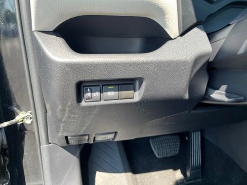 Used 2025 Toyota RAV4 XLE AWD/4WD image 31