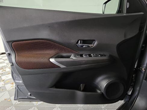 Used 2021 Nissan Kicks SR FWD image 25