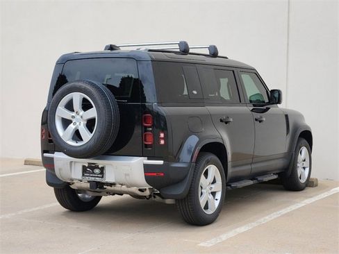 New 2024 Land Rover Defender 110 S image 4