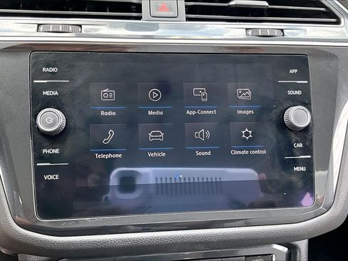 Used 2019 Volkswagen Tiguan SE w/ Panoramic Sunroof Package FWD image 31
