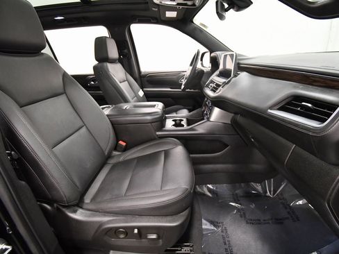 Used 2022 Chevrolet Suburban Z71 image 19