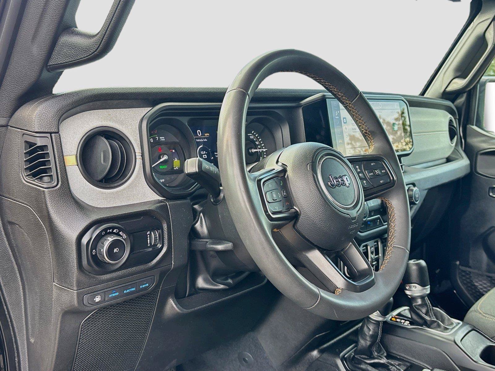 Used 2024 Jeep Wrangler Unlimited AWD/4WD image 9