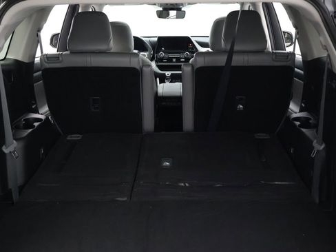 Certified 2024 Toyota Highlander XLE image 22