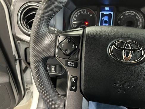Used 2023 Toyota Tacoma TRD Off-Road w/ Technology Package AWD/4WD image 25
