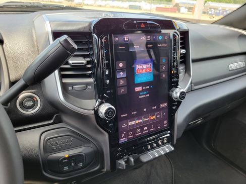 Used 2025 RAM 2500 Big Horn AWD/4WD image 14