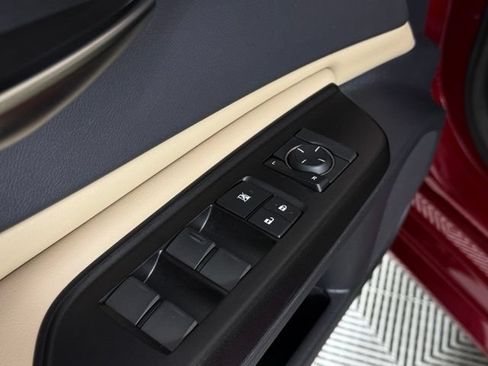 Used 2019 Lexus ES 300h w/ Premium Package FWD image 28