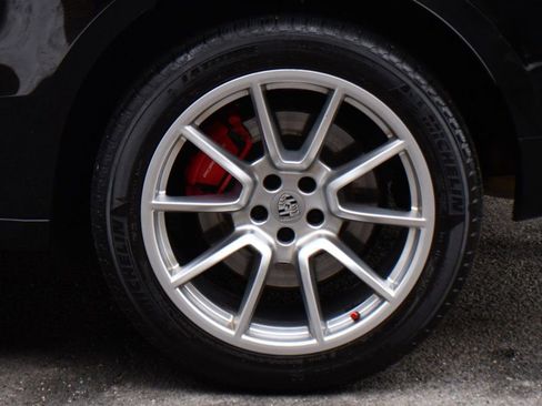 Used 2015 Porsche Macan Turbo image 12