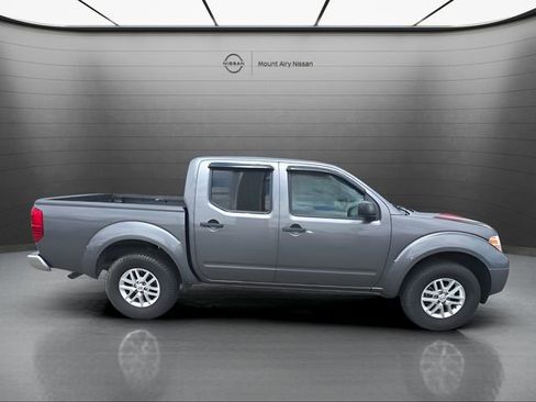 Used 2021 Nissan Frontier SV AWD/4WD image 3