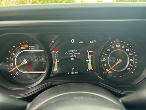 Used 2025 Jeep Wrangler Unlimited Rubicon AWD/4WD image 34