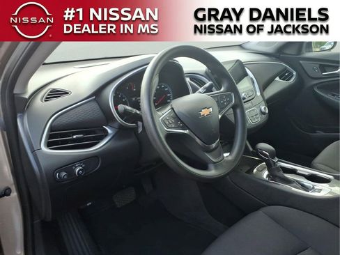 Used 2025 Chevrolet Malibu LT FWD image 9