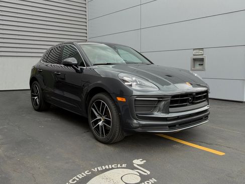 Certified 2025 Porsche Macan AWD/4WD image 7