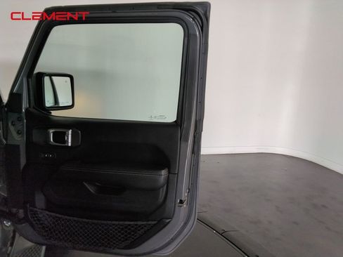 Used 2019 Jeep Wrangler Unlimited Sahara image 35