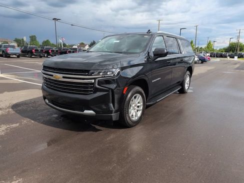 Used 2024 Chevrolet Suburban LT AWD/4WD image 3