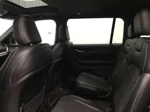 Used 2024 Jeep Grand Cherokee L Altitude AWD/4WD image 12
