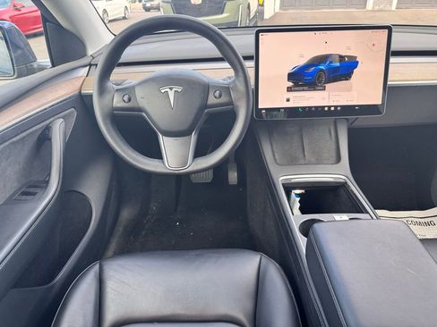 Used 2022 Tesla Model Y Long Range image 17